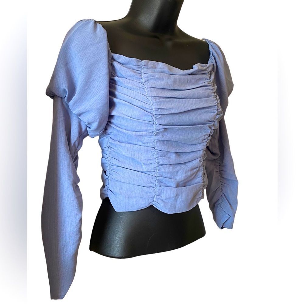 Trendy blue smocked ruched, puff sleeve crop top by Wayf. Retail $118 NWT XS, XL